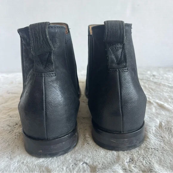 Vince Men's Black Leather Chelsea BootsSize 8.5 Made In Italy